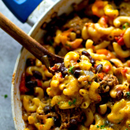 Lighter One-Pot Beef Chili Mac 'n' Cheese
