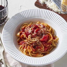 Linguine Arrabbiata Is the Quick and Spicy Pasta Dish You Should Make for D
