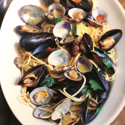 Linguine with clams and mussels