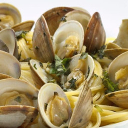 Linguine with Clams in a Garlic sauce an Authentic Italian Recipe- Chef Den
