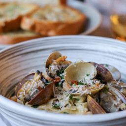 Linguine with Clams in Creamy White Wine Sauce