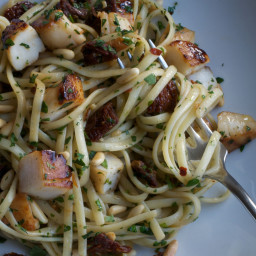 Linguine with Scallops, Sun-Dried Tomatoes, and Pine Nuts