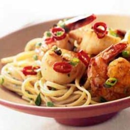 Linguine with Shrimp and Scallops in Thai Green Curry Sauce