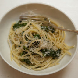 Linguine with Breadcrumbs and Kale