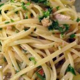 Linguini and white clam sauce