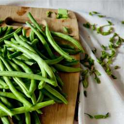 Loubieh bi Zait (Lebanese green beans with olive oil)