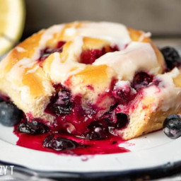 Love blueberries and lemon? Try these AMAZING sweet rolls!