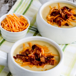 Low-Carb Cheesy Cauliflower Soup with Bacon and Green Chiles (Instant Pot o