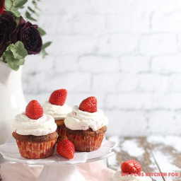 Low Carb Cupcakes with Strawberries