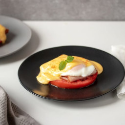 Low Carb Eggs Benedict with Hollandaise Sauce