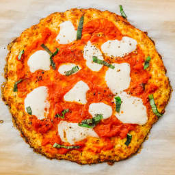 Low Carb Pizza Margherita With Cauliflower Crust