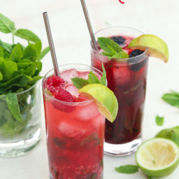 Low-Carb Raspberry and Blackberry Mojitos