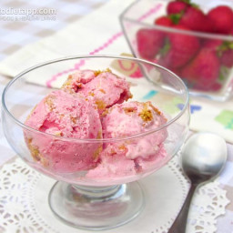 Low-Carb Strawberry Cheesecake Ice-Cream