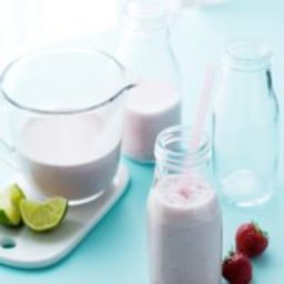 Low-carb strawberry smoothie