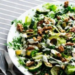Low-carb zucchini and walnut salad