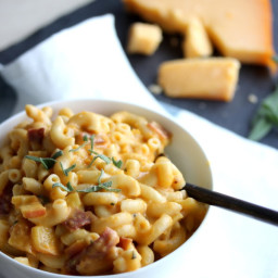 Low Fat Apple Bacon Gouda Macaroni and Cheese