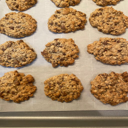 Low Fat Chewy Chocolate Chip Oatmeal Cookies
