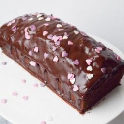 Low FODMAP chocolate cake with chocolate frosting
