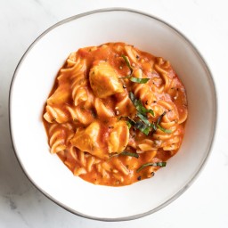Low FODMAP Instant Pot Tomato-Basil Pasta with Chicken