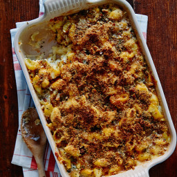 Macaroni and Cheese with Garlic-Parsley Breadcrumbs