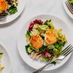 Make a Classic French Bistro Salad With Warm Goat Cheese Croutes