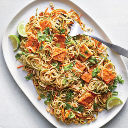 Make Spiralized Zucchini Noodles With Spicy Peanut Sauce In 20 Minutes
