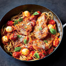 Make This 20-Minute Tomato, Basil, and Chicken Pasta Tonight