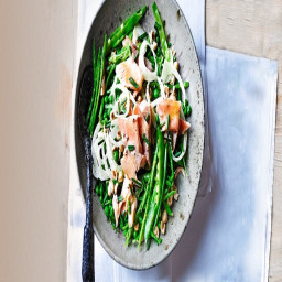 Mangetout salad with smoked trout 