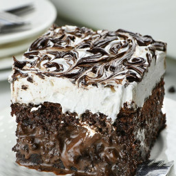 marshmallow-chocolate-poke-cak-12b519-495f7e2def49570d4b1dae30.jpg