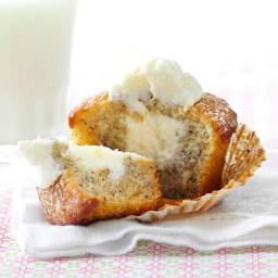 marshmallow-filled-banana-cupcakes-2285030.jpg
