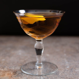 martinez-cocktail-recipe-2837980.jpg