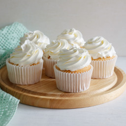 Mary Berry's vanilla cupcake recipe with swirly icing