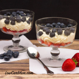 mascarpone-cheese-mousse-and-berries-1722176.jpg