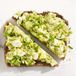 mashed-avocado-and-egg-toast-2159332.jpg