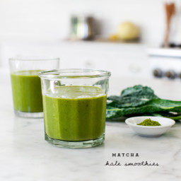 matcha kale and peach smoothies