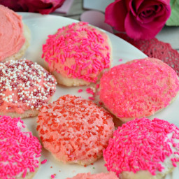 MELT IN YOUR MOUTH BUTTERCREAM ICED VALENTINE'S COOKIES