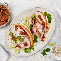 Mexican-style pork roast with tortillas