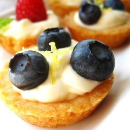 mini-fruit-tarts-filled-with-a-lemo-2.jpg