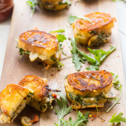 mini-grilled-cheese-sandwich-appetizers-1654935.jpg