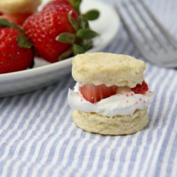 mini-strawberry-shortcake-poppers-1675414.jpg