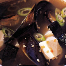 Miso soup with mussels, nori and tofu