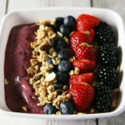Mixed Berry and Spinach Smoothie Bowl