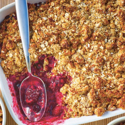 Mixed Berry Crumble With Oats and Almonds