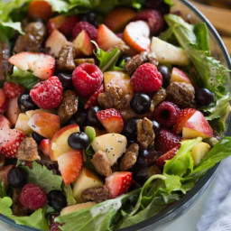 Mixed green salad with berries