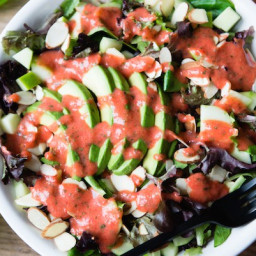 MIXED GREENS WITH STRAWBERRY HERB DRESSING