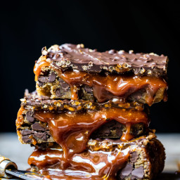 mocha-caramel-crunch-chocolate-chip-cookie-bars-1766355.jpg