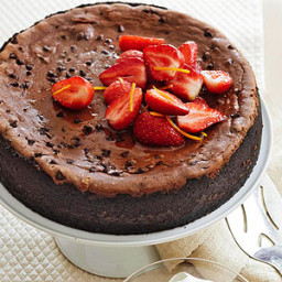 mocha-chocolate-chip-cheesecake-with-strawberries-2065292.jpg