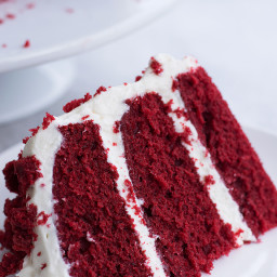 moist-red-velvet-cake-and-whipped-cream-cheese-frosting-1789968.jpg
