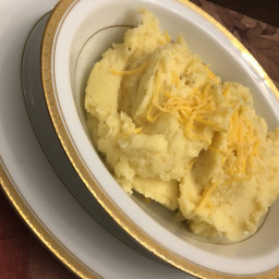 Momma Green's Garlic Cheese Mashed Potatoes