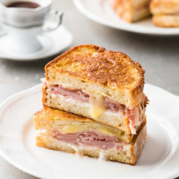 Monte Cristo Sandwich (Ham Cheese French Toast)